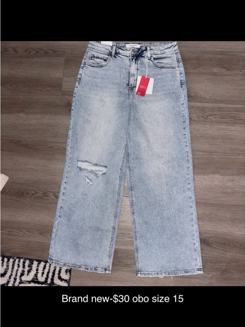 Light Blue Straight-Leg Women’s Jeans with Distressed Detail